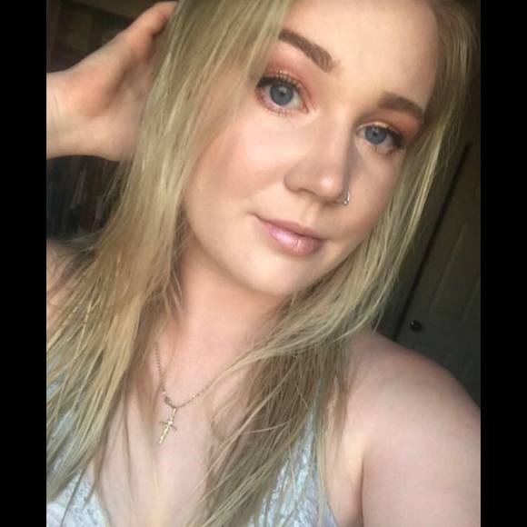 Meet your Posher, Julia - Picture 1 of 1